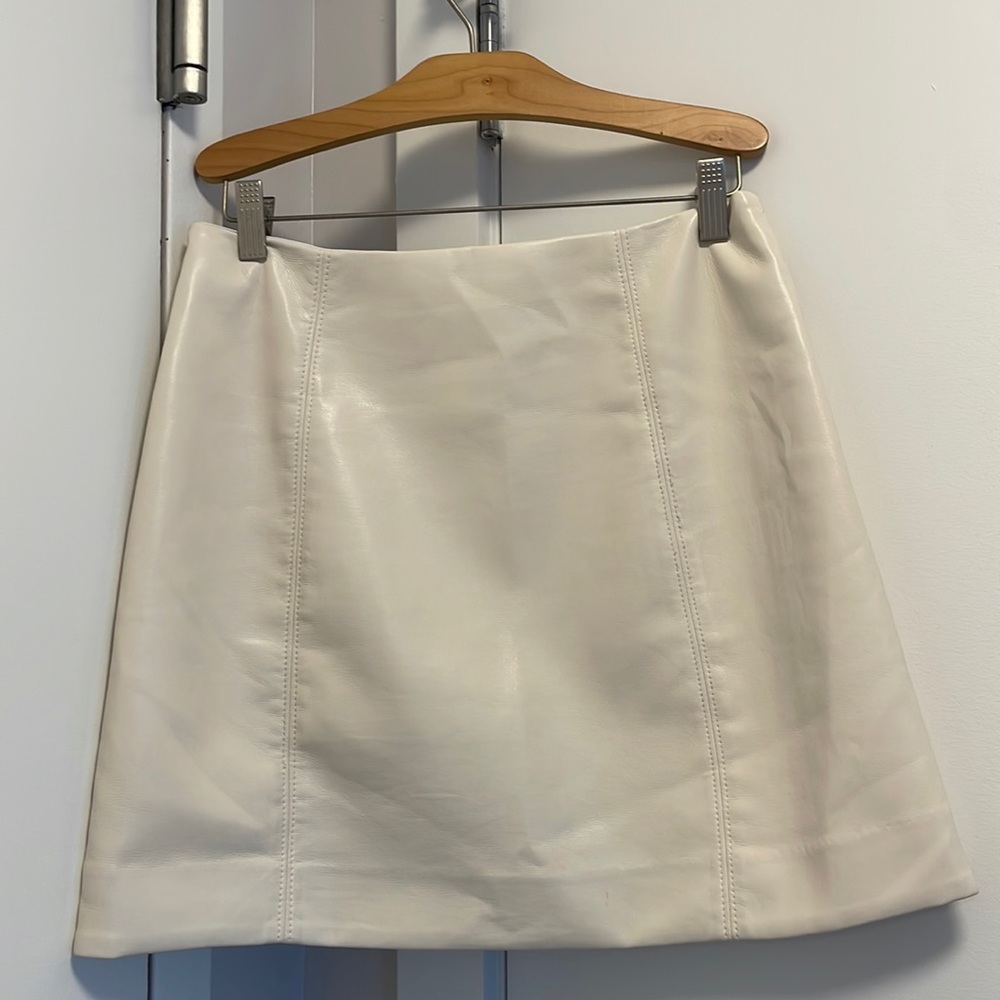 Aritzia  Bavarian White Vegan Leather Skirt Size 6